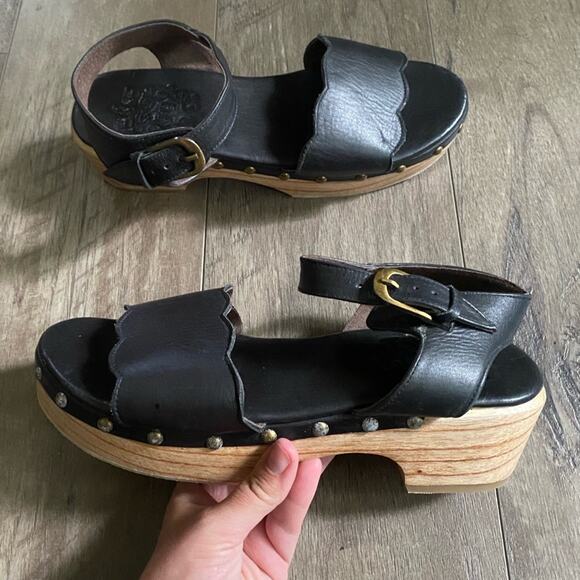 ELF Shoes - NWOB Elf Santa Monica Clog Sandals Black 8.5